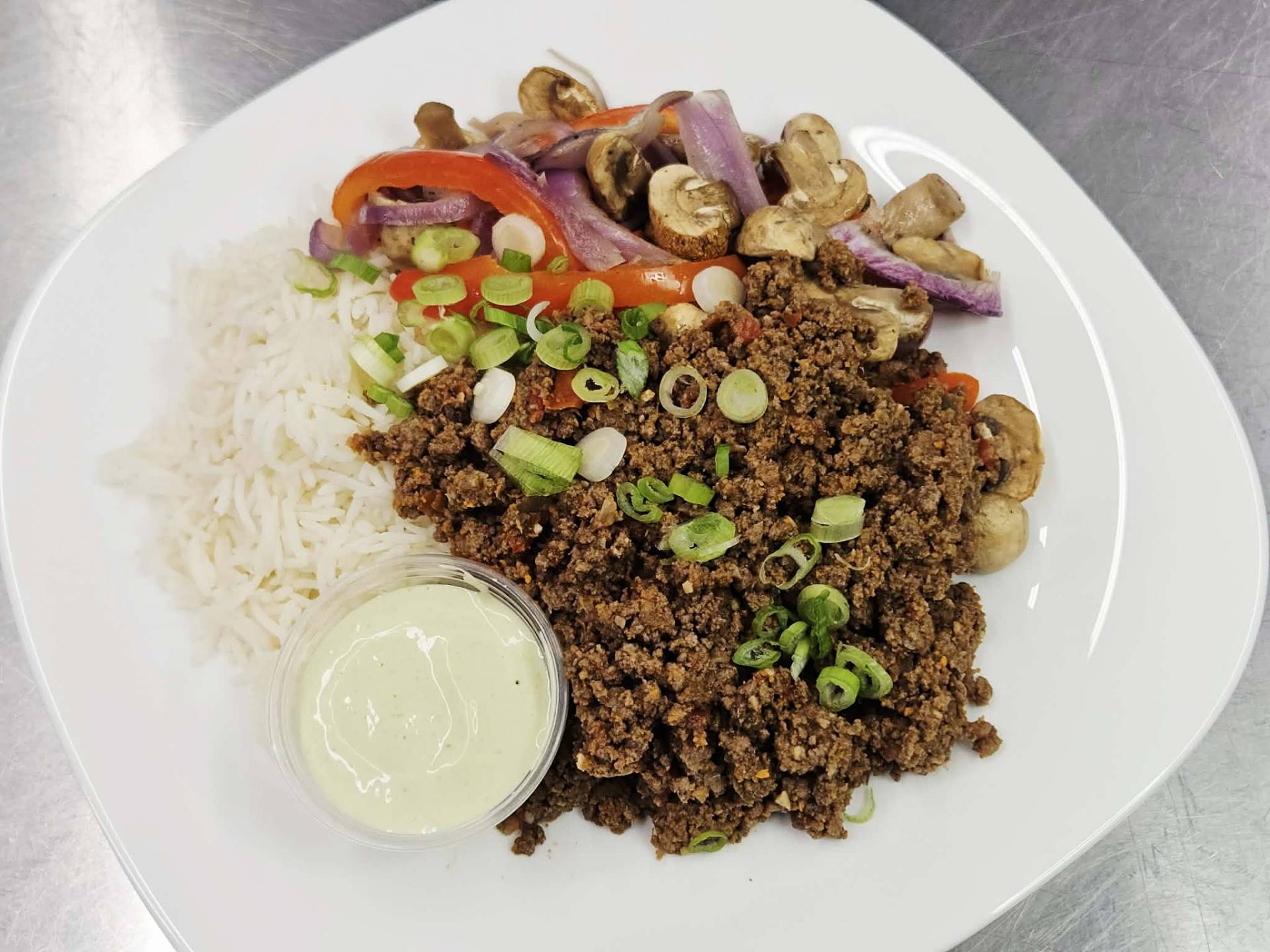 Chili de boeuf, riz basmati, carottes, haricots verts et chou-fleur