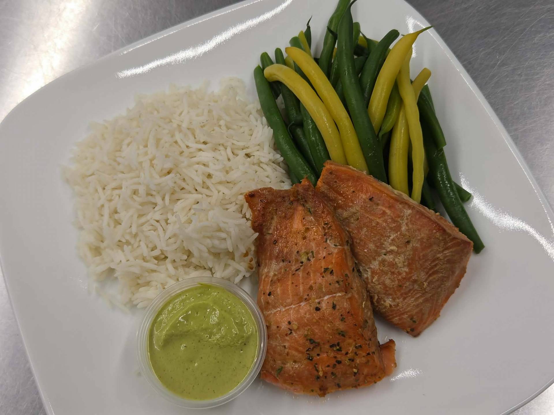 Truite saumonée érable et gingembre, riz basmati, haricots verts et jaunes