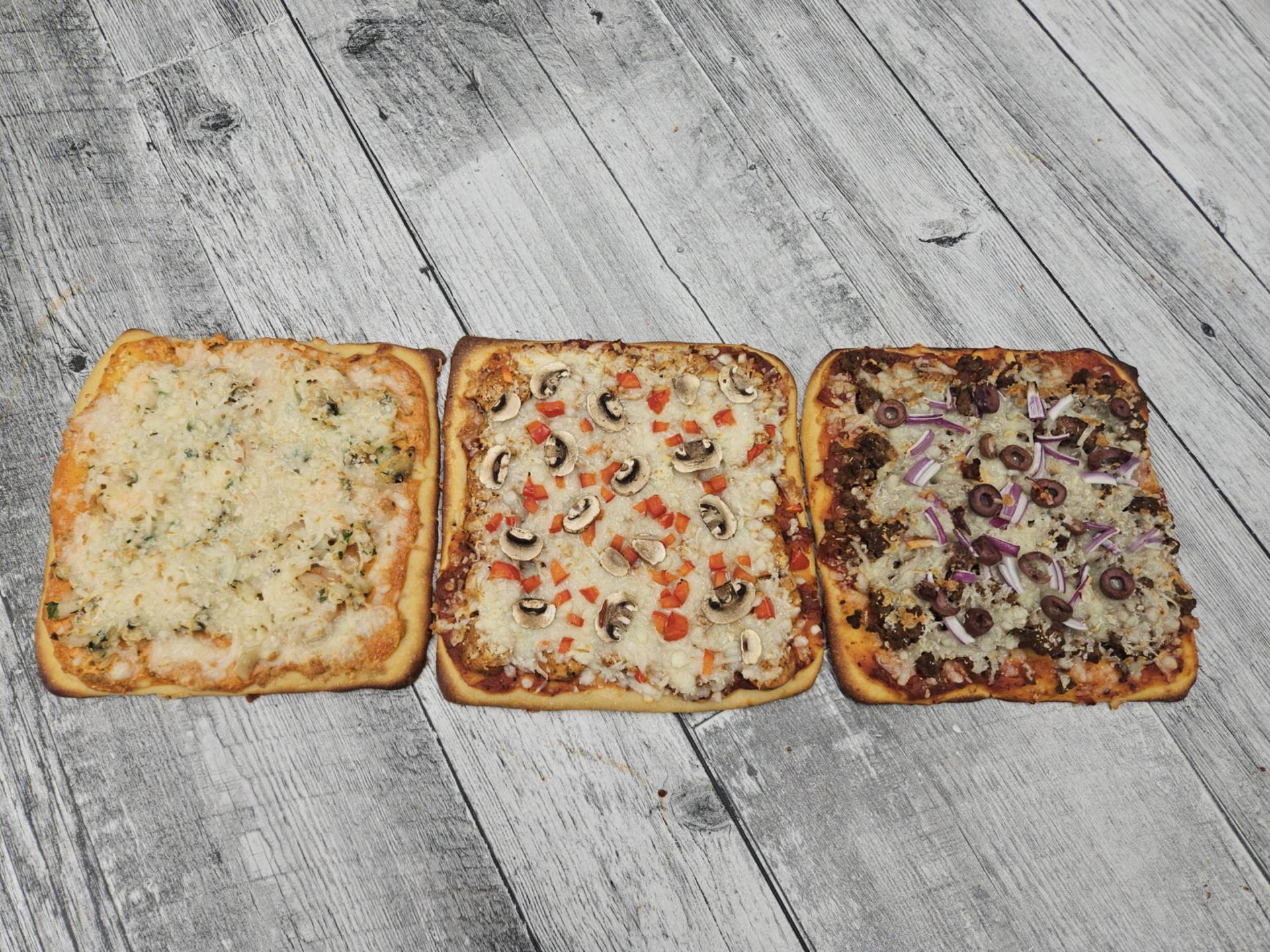 Pizzas en trio (fruits de mer, mexicaine et saucisse poulet)